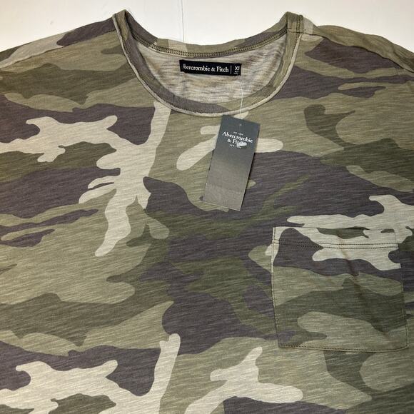 Abercrombie & Fitch Green Camo Print Pocket T-Shirt - Women's Size XS - NWT - Picture 2 of 6